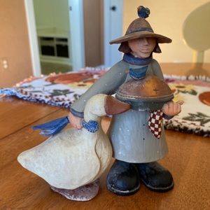 WILLIRAYE STUDIOS -COUNTY FAIR COLLECTION - BLUE RIBBON GOOSE WW7635 EUC
7” Tall